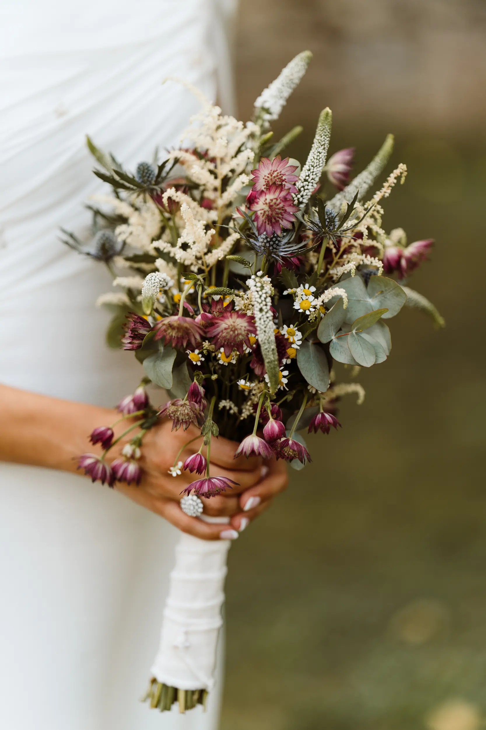 Ramo de novia con flores silvestres